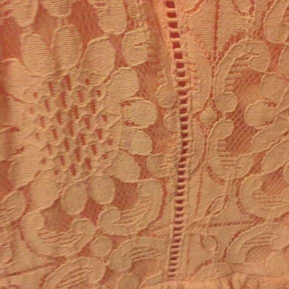 Pink lace dress - Picture 3 of 3